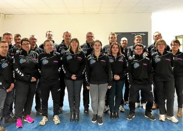Les coaches et les membres du bureau du Handball club briécois lors du premier bilan de saison, lundi soir.